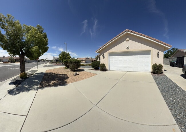 Building Photo - Open House:
Saturday, June 27, 12:00 PM to 4:00 PM 

Gorgeous, Newly Redone 3 bed 2 Bath Home in ...