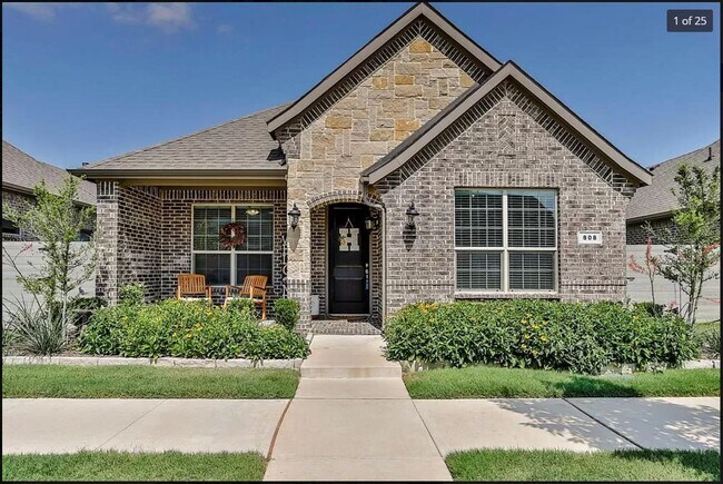 Front - 808 Parkside Dr