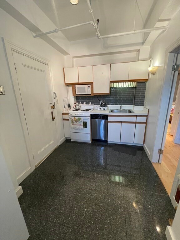 Building Photo - 1665 Commonwealth Ave Unit 12