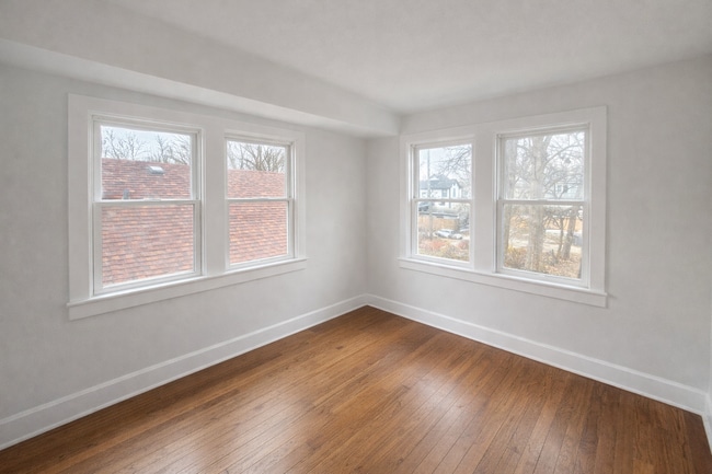 Photo - 1135 Lasalle St