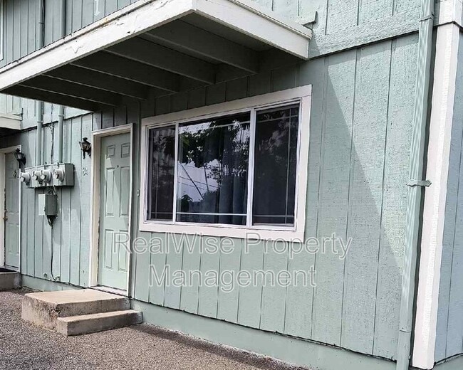 Building Photo - 84 SE Grape Ave Rental