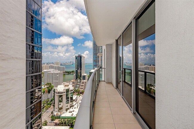 Building Photo - 1050 Brickell Ave Unit 2822