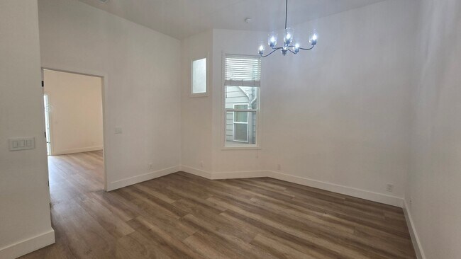 Photo - 1651-1651 La Salle Ave Unit 1649 New Model