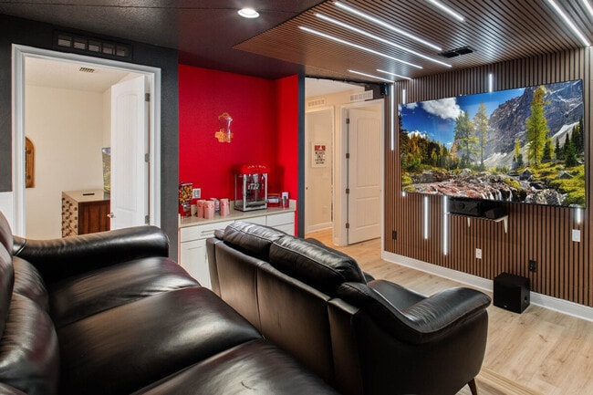 Photo - 421 Burma St Unidad SI ID1473064P