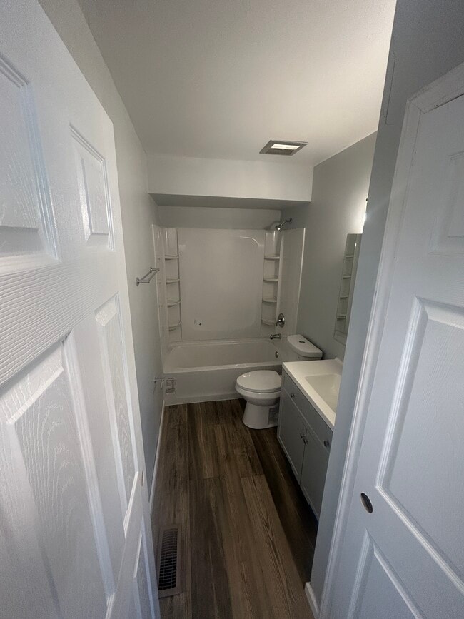 Photo - 831 Tilbury Dr