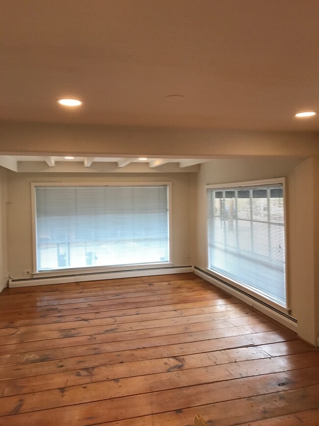 Interior View. - 12 Stockton Avenue