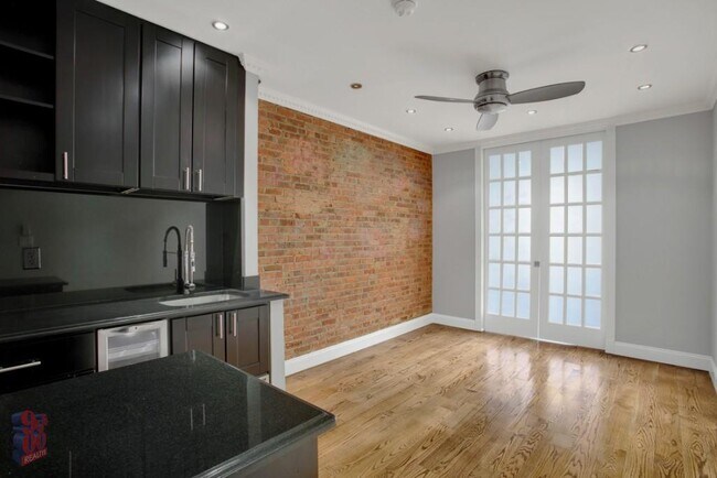 Photo - 438 W 52nd St Unit 6C