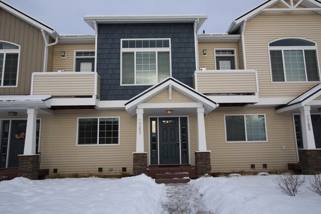 Building Photo - 3 Bedroom Condo close to JBER!