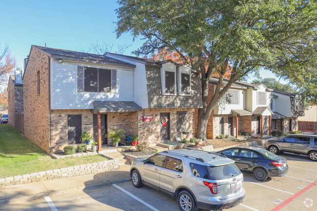 Round Rock Townhomes - Arlington, TX | ForRent.com