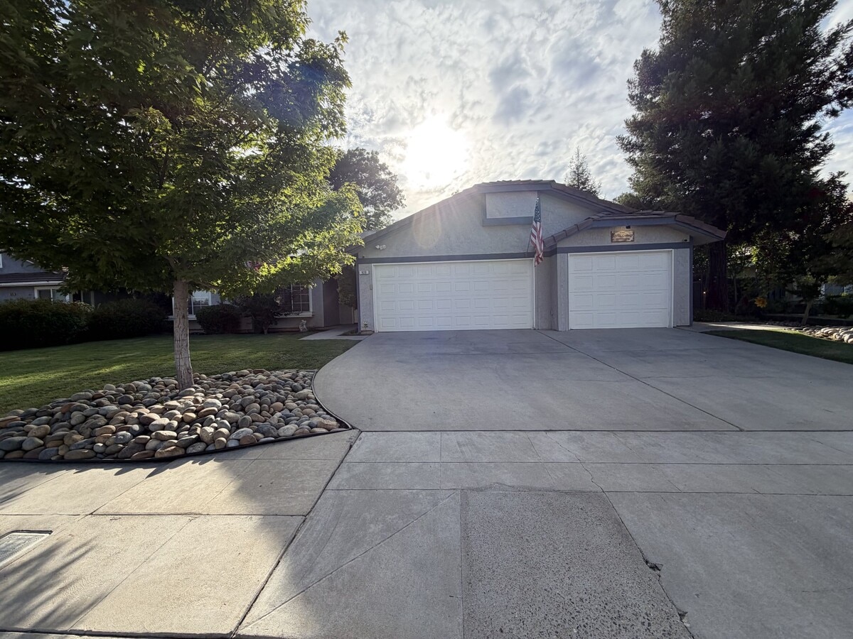 Photo - 920 Bliss Ave