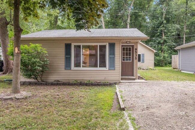 Photo - 9535 Listeria St