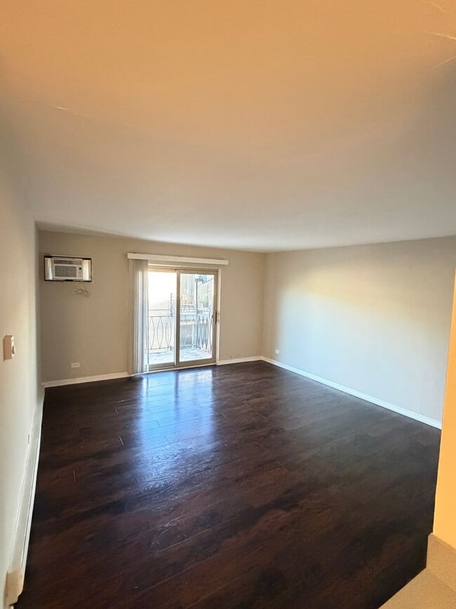 Photo - 1 Bed One Bath in DOWNTOWN Forest Park!!!
