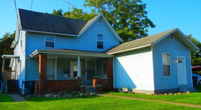 Building Photo - Live next to historic Burkies Unit 1507 1/2 Rental