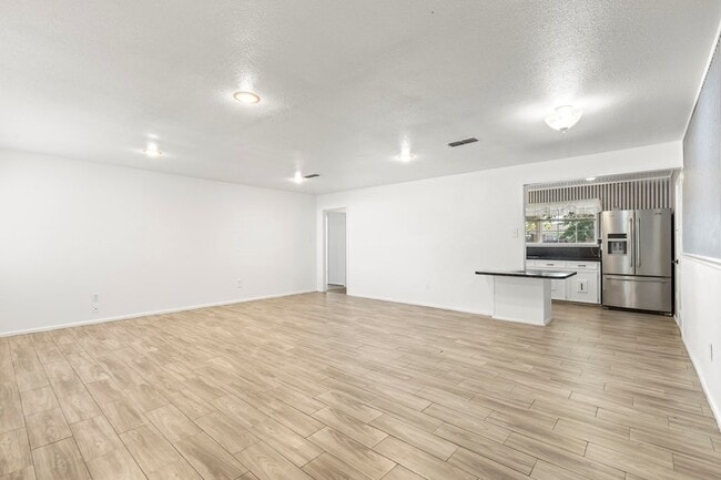 Photo - 1418 E Cres Dr
