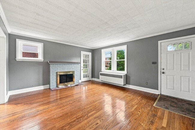 Photo - 309 W 38th St