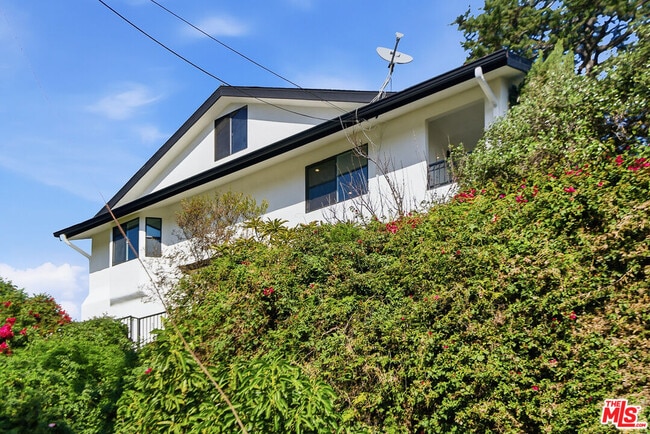 Photo - 1301 Angelus Ave