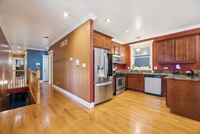 Photo - 641 E 50th St Unidad 1