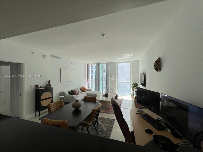 Photo - 253 NE 2nd St