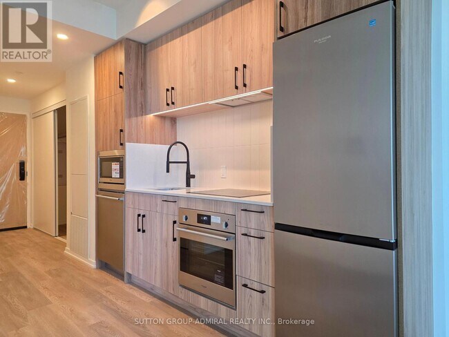 Photo - 109 Erskine Ave Unit 811