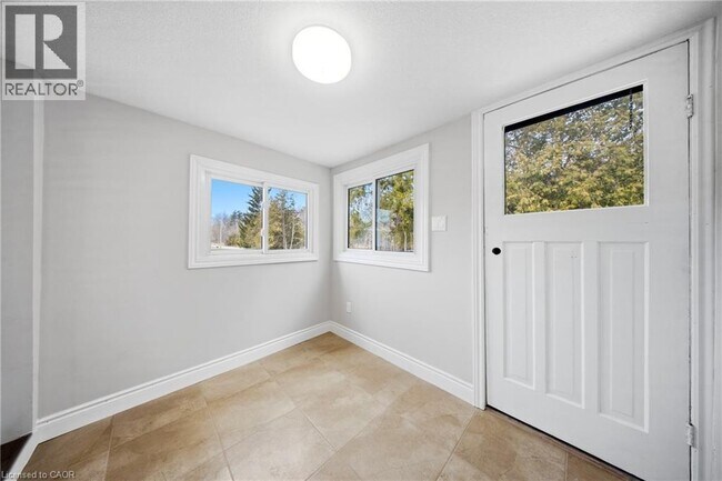 Photo - 75 Robinson Rd