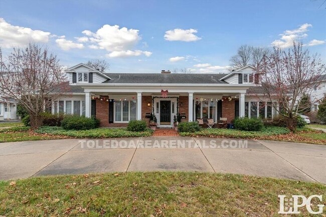 Photo - 3835 Hillandale Rd