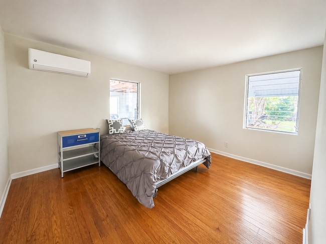 Photo - 422 N Broadway