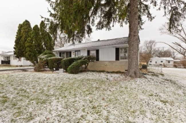 Photo - 1950's Charming 3 Bed Available Now!!