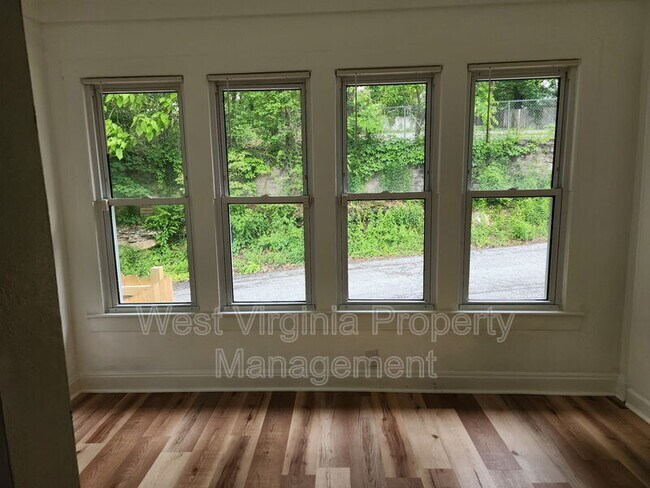 Photo - 208 Croft St