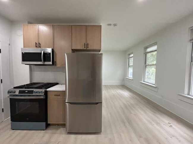 Building Photo - 2 bedroom in Chicago IL 60647 Unit 1RR