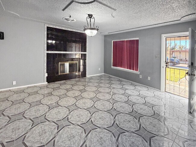 Photo - 910 W Taylor Ave