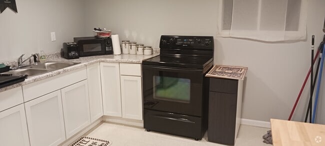 Building Photo - 1301 W 73rd St Rental