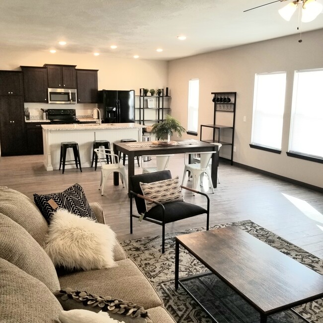 Foto principal - 807 South Ave Casa Adosada