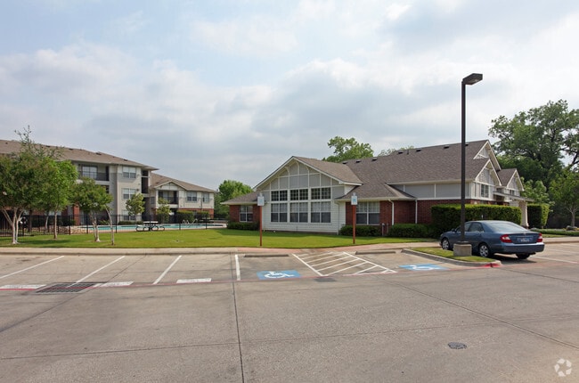 Flats at Five Mile Creek Apartments