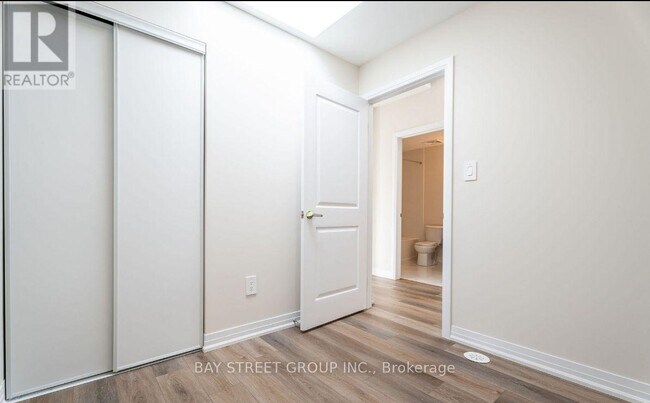 Photo - 1585 Rose Way
