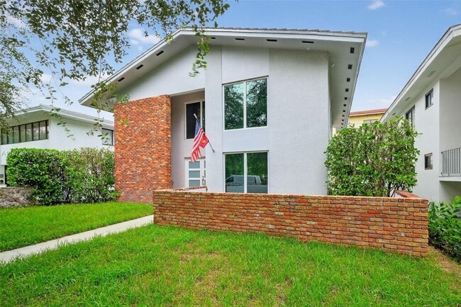 Building Photo - 537 Menendez Ave Unit 537
