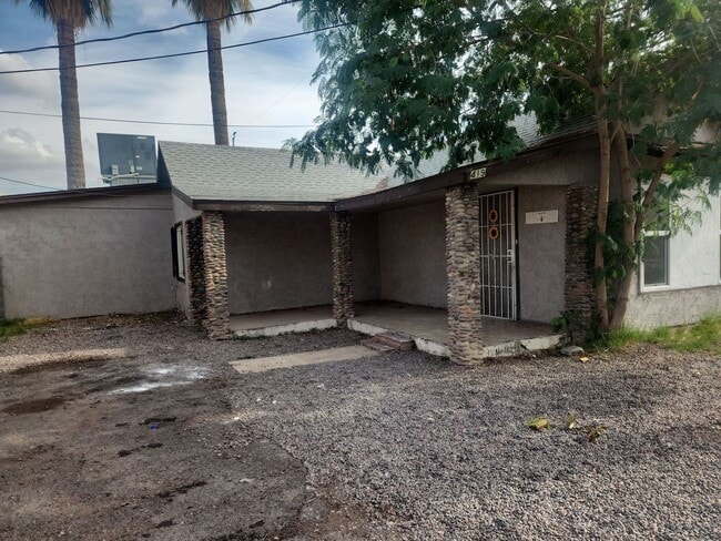 Building Photo - Spacious Centrally Located Home