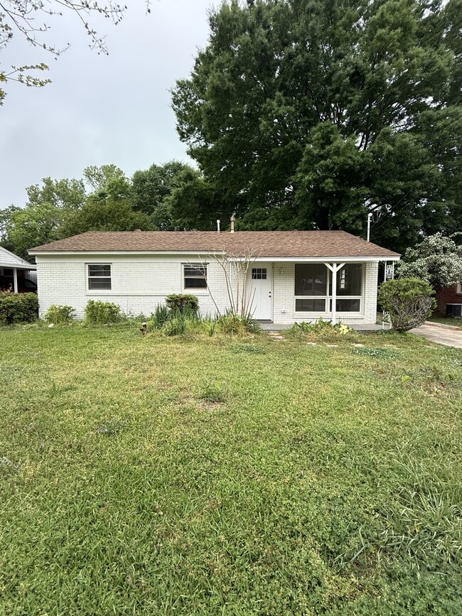 Building Photo - 4029 Chelsea Dr