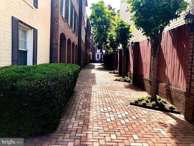 Photo - 900 24th St NW