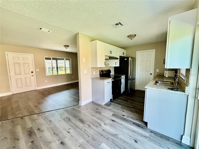 Building Photo - 504 Blackbird Ln