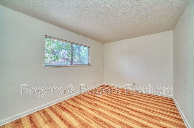 Photo - 4690 Williams Rd