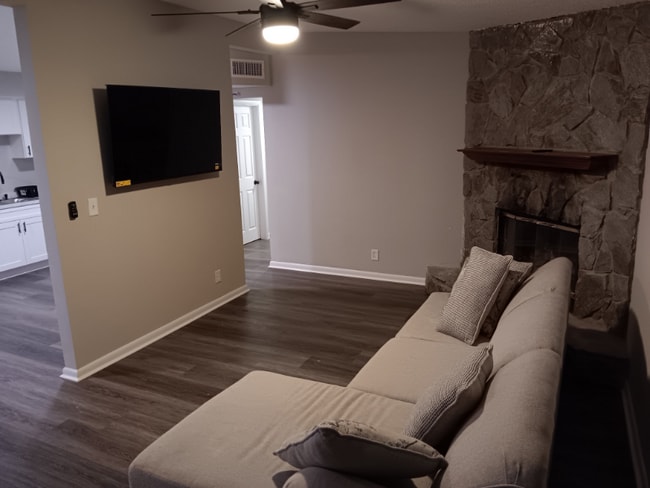 Photo - 7911 Cecil St