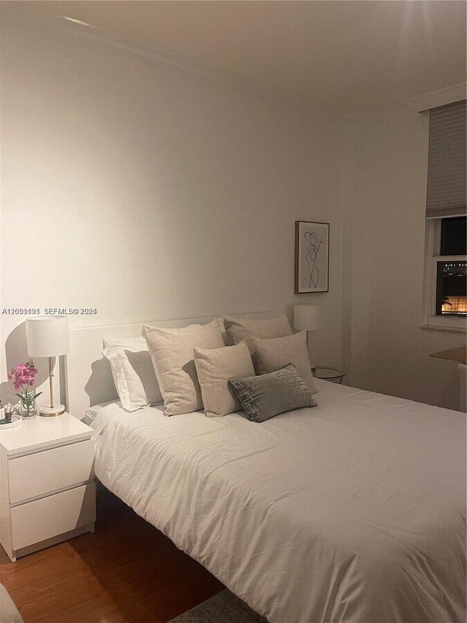 Photo - 888 Brickell Key Dr Unit 905