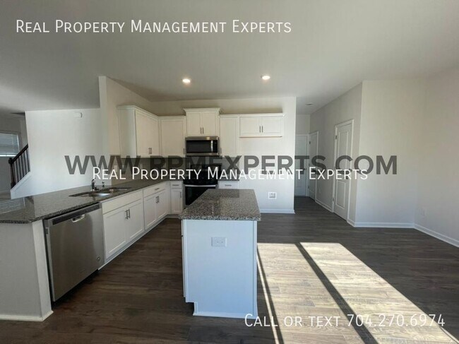 Photo - Luxury 4 Bedroom 2.5 Bath Home in Charlotte!