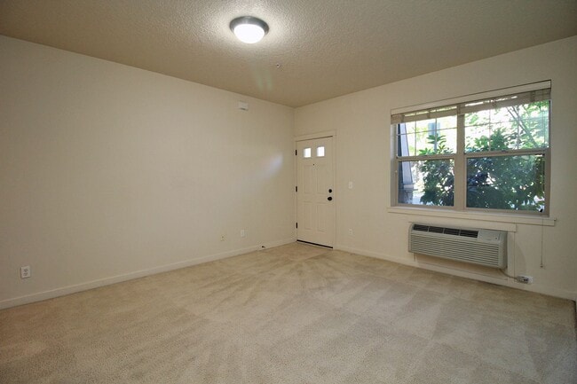 Photo - 690 NE Adwick Dr