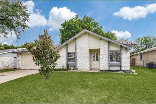 Building Photo - 5913 Maple Ln