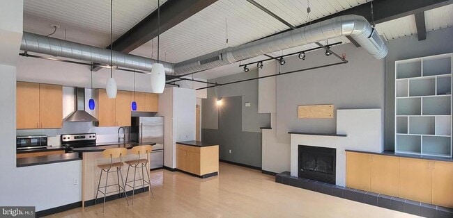 Building Photo - 75 Maple St Unit 202 Rental