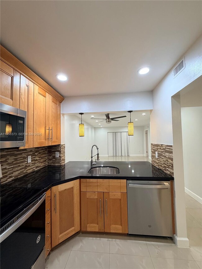 Photo - 20730 NE 8th Ct Unidad 204-16