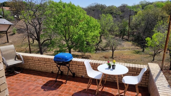 Photo - 2910 Wacos Dr