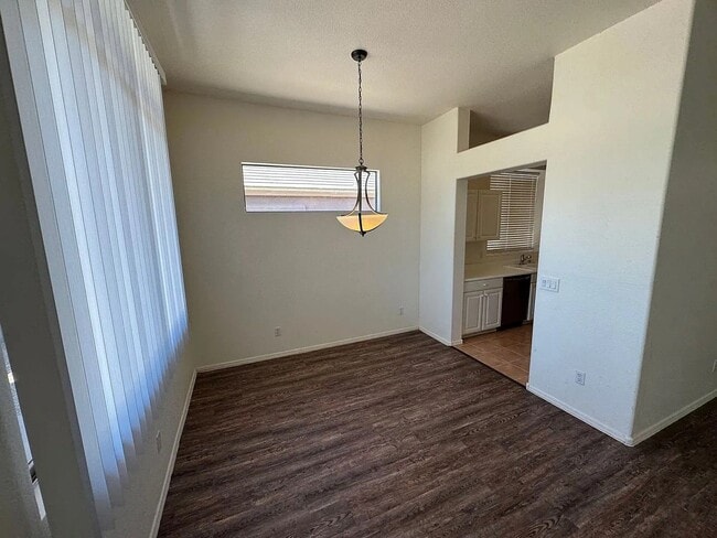 4709 E Prickly Pear Trail