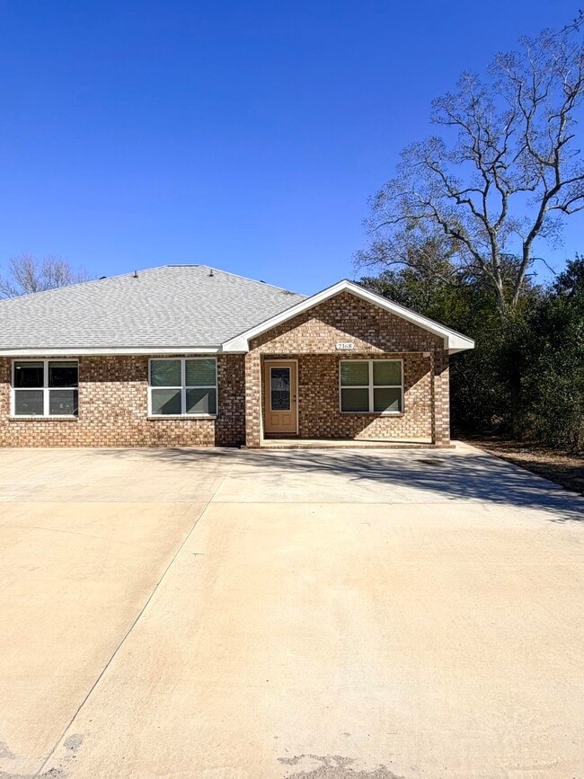 Photo - 2168 Paloma St